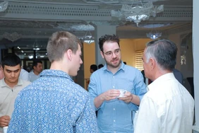 Fabian Schneider and Elijah Flisar in conversation with Uzbek and Kyrgyz lecturers and entrepreneurs.