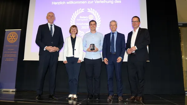 Together for innovation: THI President Professor Walter Schober, Rotary President Marianne Mang, award winner Dr Carlos Rufino Júnior, Chair of the Rotary Scholarship Ingolstadt Association Dr Martin Beck, and laudator Professor Georg Rosenfeld (photo: T