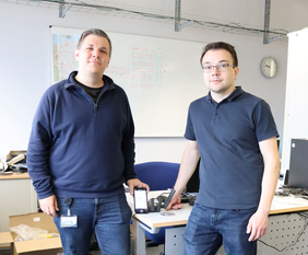 Prof. Lange und Prof. Jarschel im Labor