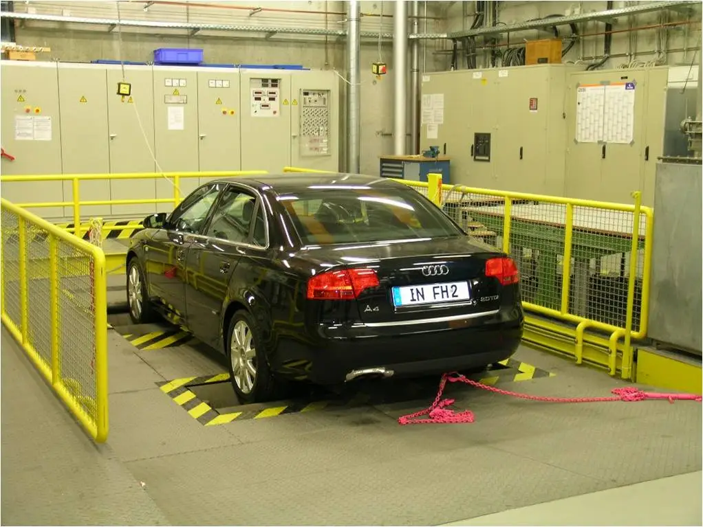 ©THI Vehicle in laboratory for engines and drivetrain