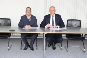 Unterzeichnung des Vertrags mit THI-Präsident Prof. Schober und Lactec-Vertreter Dr. Rodrigo Riella. Quelle: THI