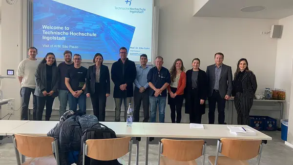 In close dialogue: The Brazilian delegation from AHK São Paulo and THI employees (Photo: THI). Gruppenbild der Delegation aus Brasilien