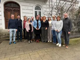 Weichenstellung für Entrepreneurship: Vizepräsidentin Professor Elke Feifel (4.v.r.) beim Auftakt-Workshop des Gründungs-Hub Oberbayern (Foto: Technische Hochschule Rosenheim).