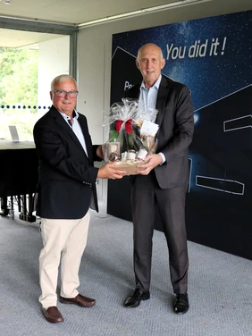 THI-Präsident Professor Walter Schober (r.) dankte Professor Hubert Waltl für sein langjähriges Engagement (Foto: THI).