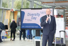 THI-Präsident Professor Walter Schober betonte das Selbstverständnis der Hochschule als Treiber von Gleichstellung und Internationalisierung in der Region (Foto: THI).