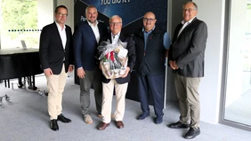 Der wiedergewählte Vorstand Professor Georg Rosenfeld, Franz Schabmüller jun., Armin Pfahler und Dr. Johann Habermeyer (v.l.n.r.) verabschiedet den scheidenden Vorsitzenden Professor Hubert Waltl (Mitte) (Foto: THI).